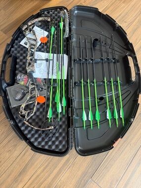 Camouflage Compound Bow and Neon Green Arrows Set